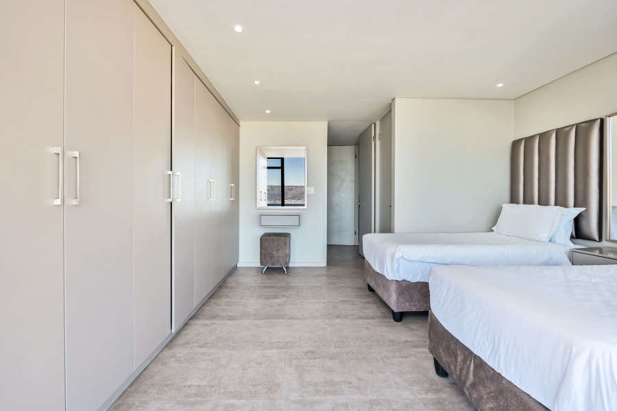 4 Bedroom Property for Sale in Bloubergstrand Western Cape